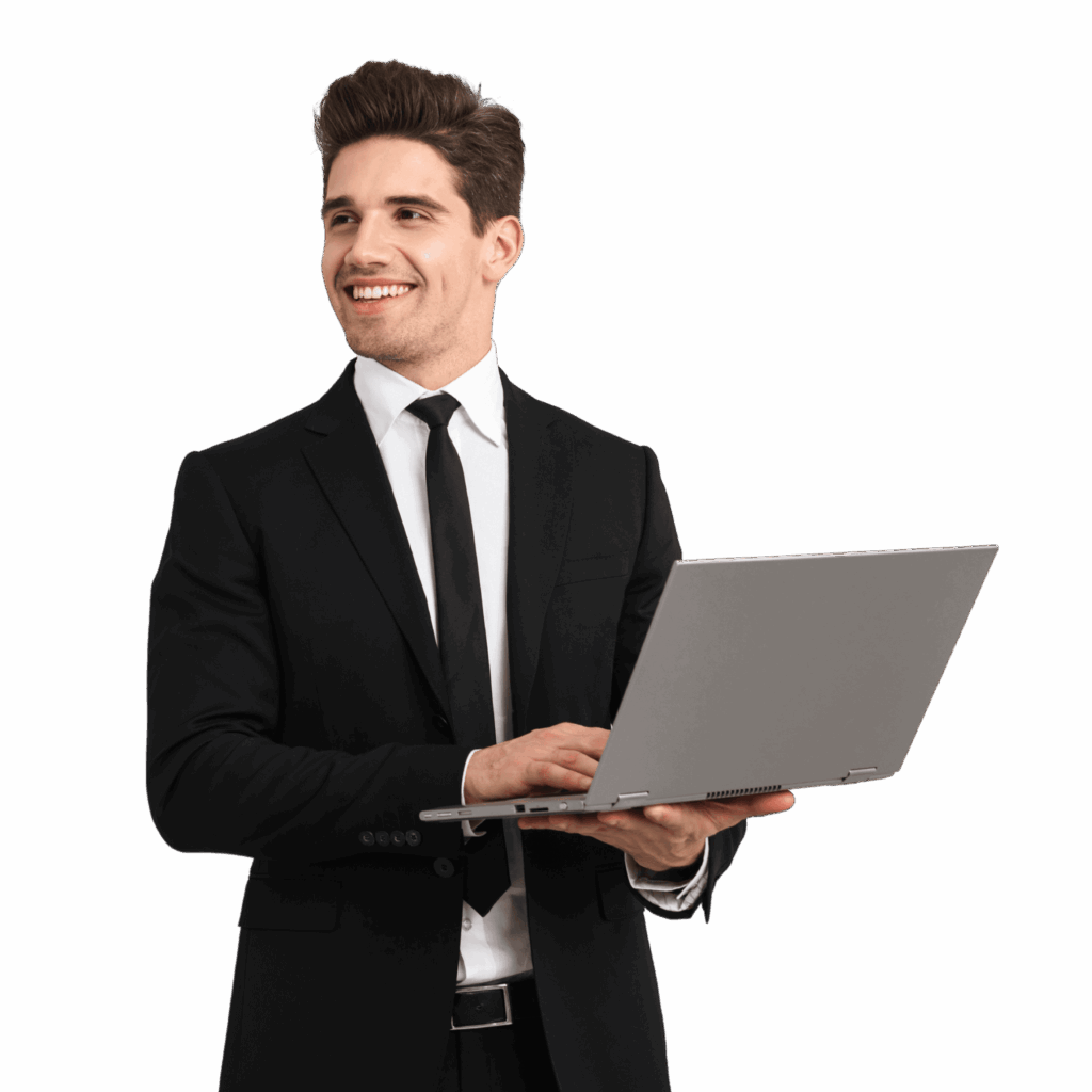 Asesor de Impulsa Factoring sonriendo con laptop, simbolizando la eficiencia en la cobranza de facturas y la delegación de gestión.